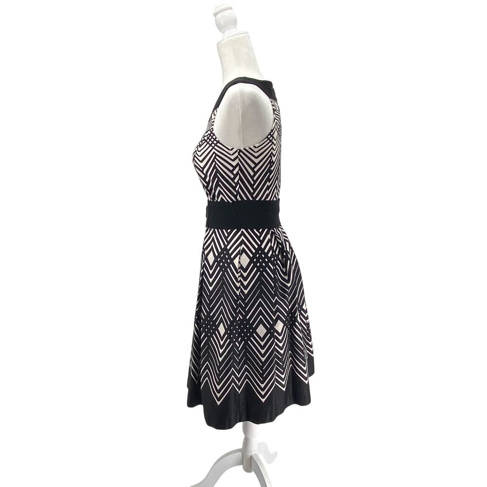 Women WHBM Fit and Flare Dress Size 2 Black White Geometric - Picture 2 of 13